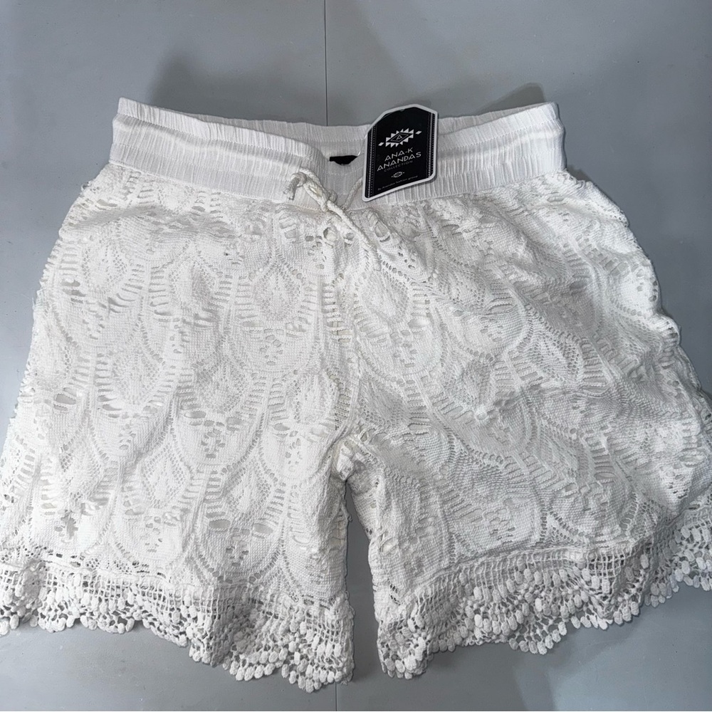 Crochet Lace Shorts Drawstring Stretchy Waist High Waist 7in Inseam‎ NWT Flaw